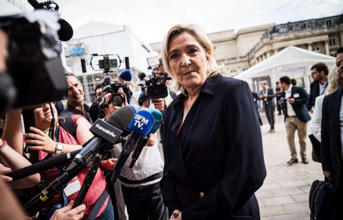 Le Pen planea la politización como defensa en el juicio por trabajos falsos