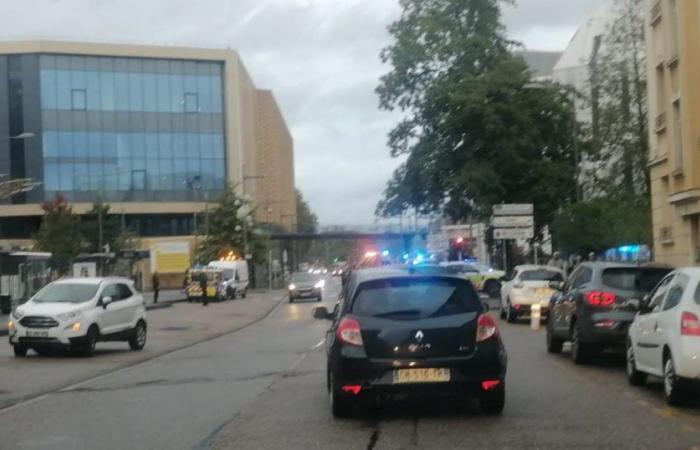 Un hombre de cuarenta años ingresado en el hospital en estado grave.