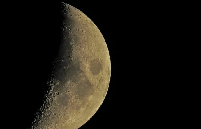 ¿La Luna es el resultado de una colisión o surgió de algún otro lugar?