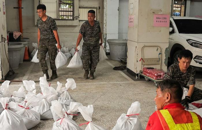 Miles de personas evacuadas a medida que se acerca el tifón Krathon