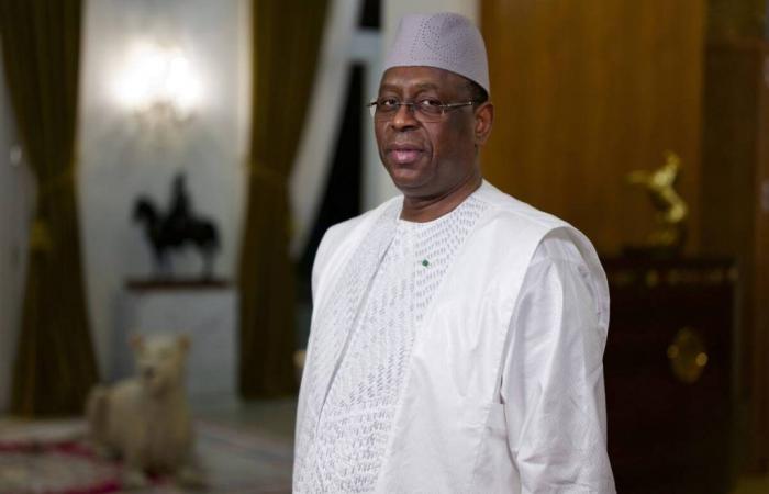 En Senegal, el expresidente Macky Sall regresa como cabeza de lista legislativa