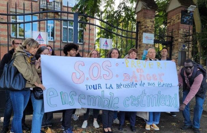 En esta escuela secundaria el acceso a los baños está restringido y este no es el único problema.