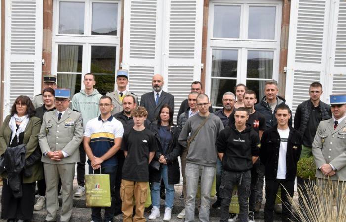 Rodez. Reclutas del Ejército recibidos en la Casa de la República