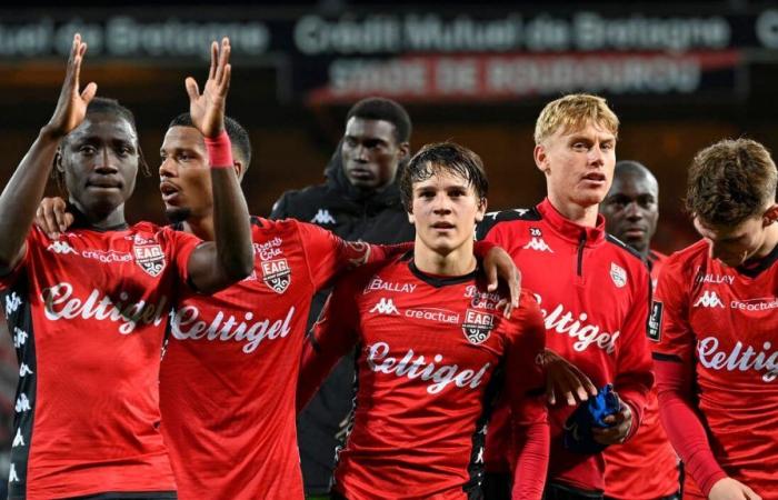 Ligue 2. Hugo Picard enfrió al SM Caen, el EA Guingamp en el podio