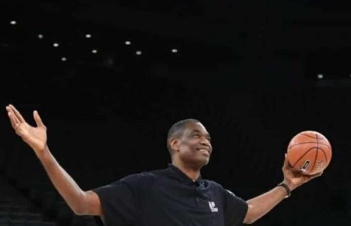 El jugador de baloncesto Dikembe Mutombo se ha retirado