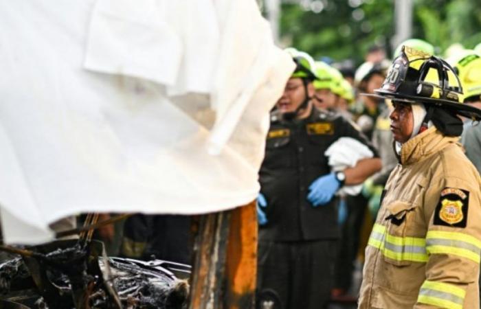 Al menos 23 muertos en incendio de autobús escolar: Noticias