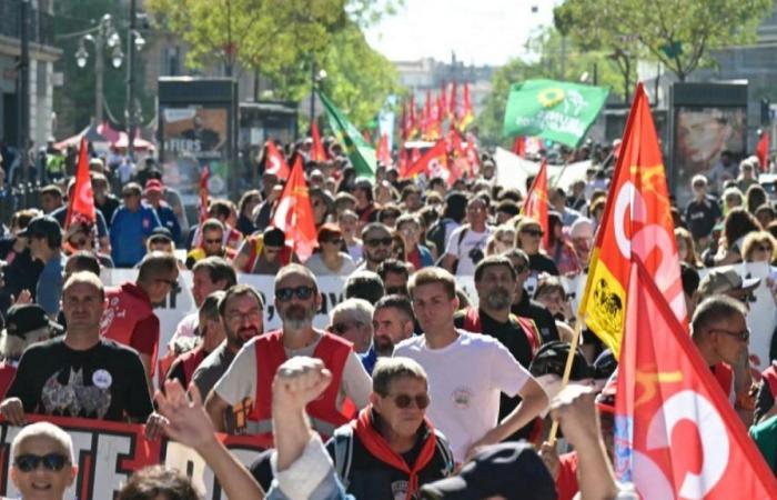 Primeros desfiles y escuelas secundarias bloqueadas antes del discurso de Barnier.