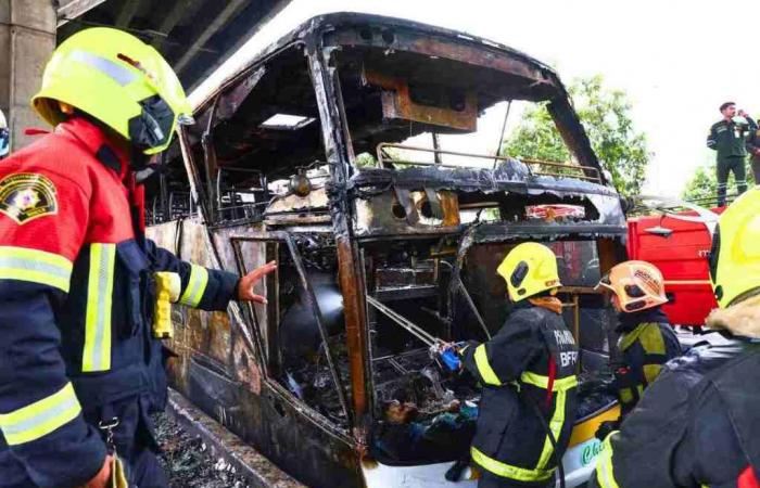 Mueren 22 niños en incendio de autobús escolar a GNC