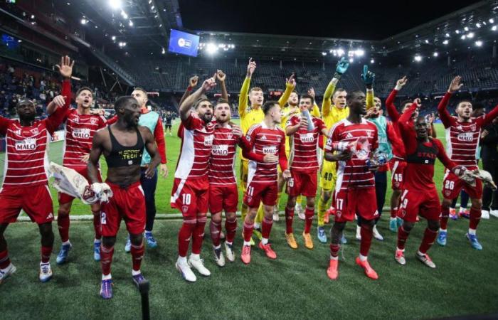 Después de su rotundo éxito en Salzburgo, Brest y Éric Roy ofrecen actuaciones poco comunes en el fútbol francés.