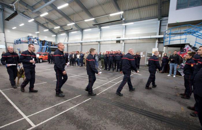 Las autoridades felicitan a los bomberos que partieron como refuerzo nacional