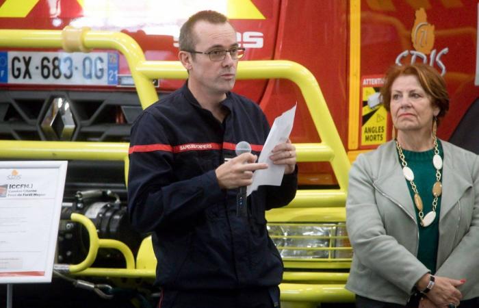 Las autoridades felicitan a los bomberos que partieron como refuerzo nacional