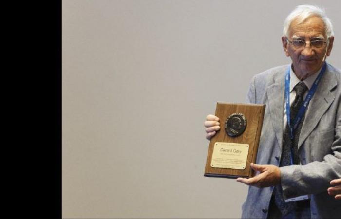 Gérard Gary recibe el premio John Rinehart por su trabajo en mecánica