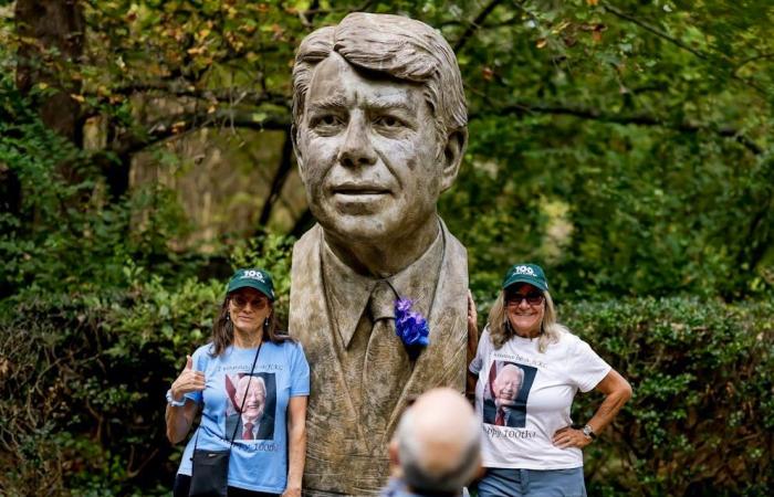 Jimmy Carter celebra su cumpleaños número 100 en familia, con pollo a la parrilla