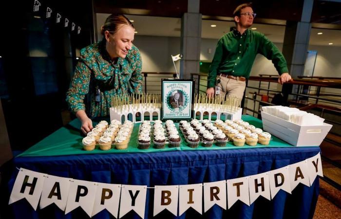 Jimmy Carter celebra su cumpleaños número 100 en familia, con pollo a la parrilla