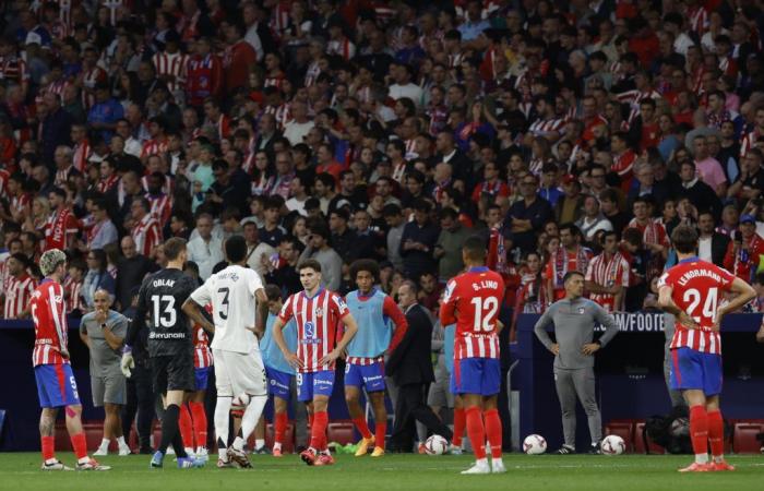 Multa al Atlético por incidentes en el derbi y cierre parcial del estadio