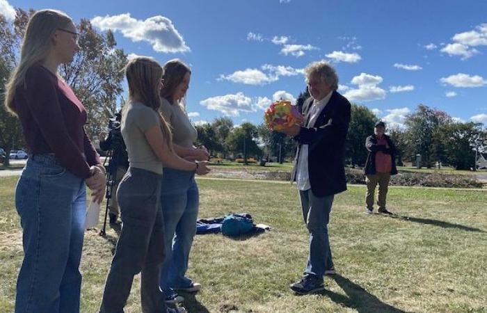 Las personas mayores lo celebran tomando medidas a favor del medio ambiente