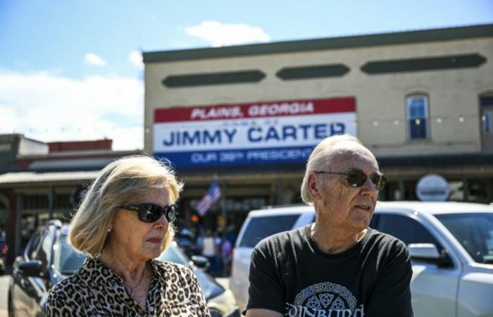 En la aldea de Jimmy Carter, Trump en el centro de atención