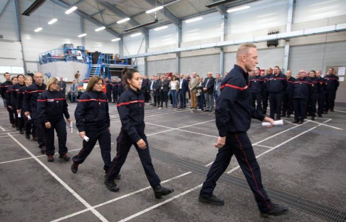 Las autoridades felicitan a los bomberos que partieron como refuerzo nacional