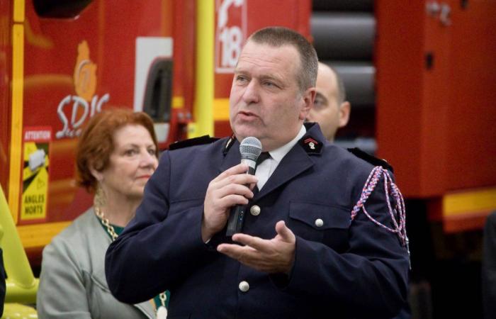 Las autoridades felicitan a los bomberos que partieron como refuerzo nacional