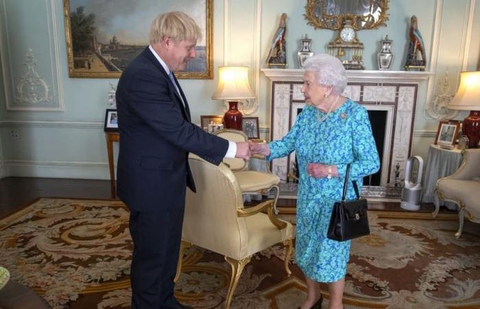 Boris Johnson asegura que Isabel II padecía una “forma de cáncer de huesos”