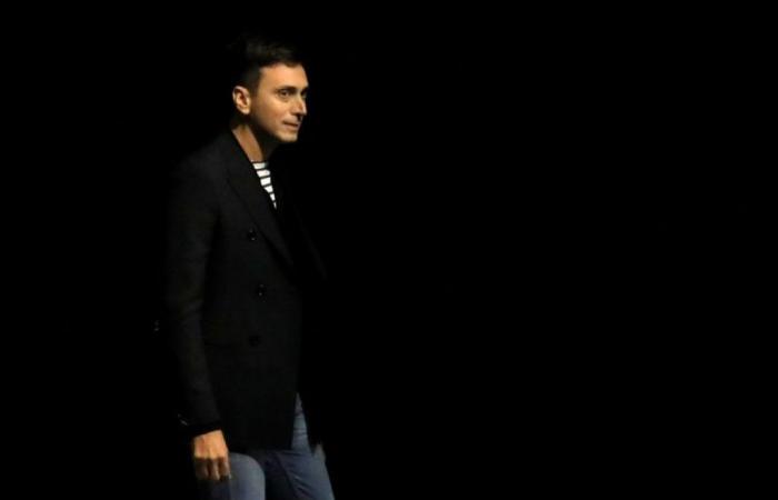 El director artístico Hedi Slimane sale de la casa de Celine – 10/02/2024 a las 14:50