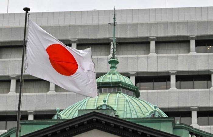 Explosión de bomba estadounidense paraliza aeropuerto regional en Japón