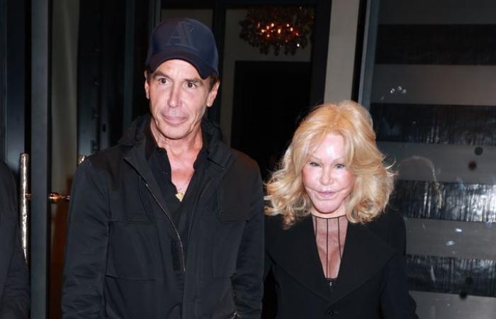 Jocelyn Wildenstein, de 82 años, luce juvenil mientras disfruta de una cena romántica en París con su prometido Lloyd Klein, de 56 años.