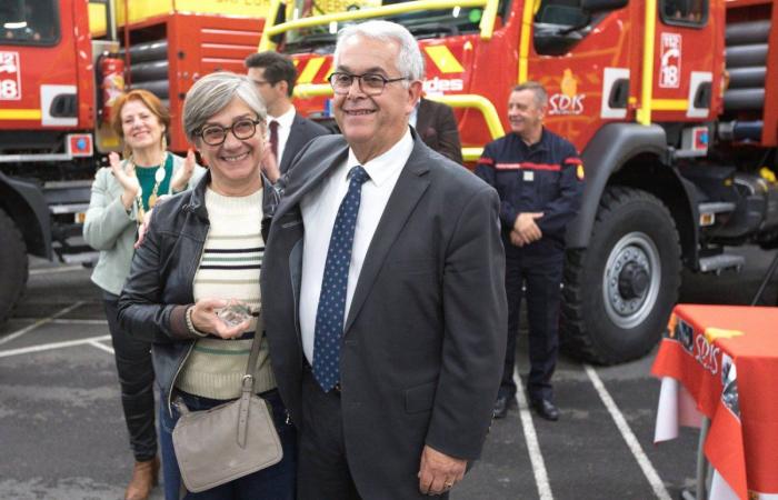 Las autoridades felicitan a los bomberos que partieron como refuerzo nacional