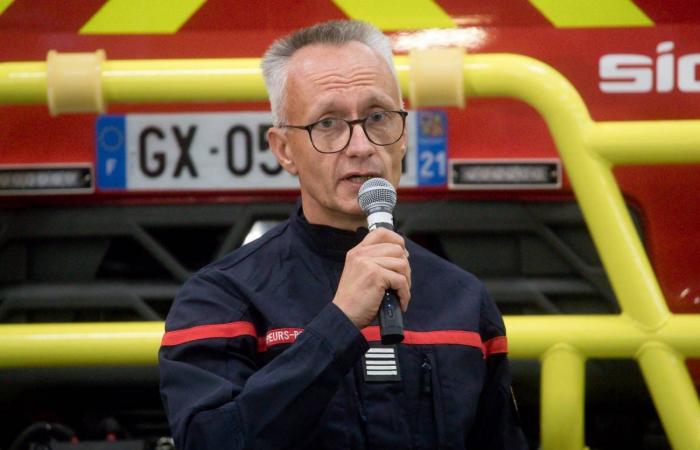 Las autoridades felicitan a los bomberos que partieron como refuerzo nacional