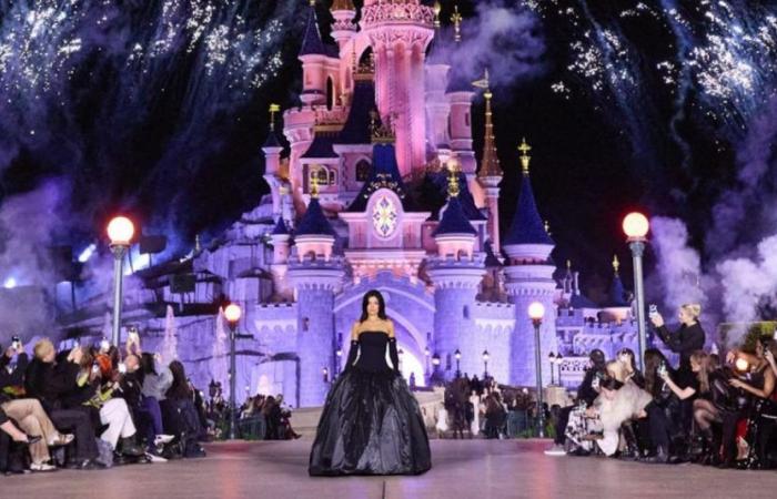 Se organizó un desfile de moda en Disneyland París