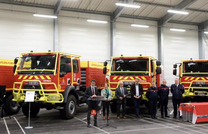 Las autoridades felicitan a los bomberos que partieron como refuerzo nacional