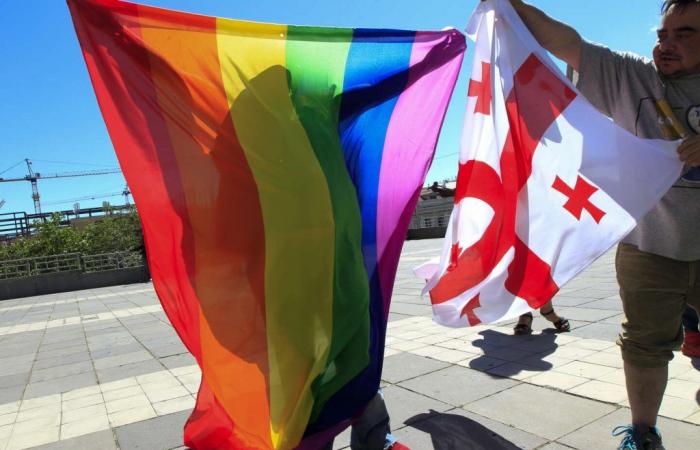 En Georgia, el presidente se niega a firmar una ley anti-LGBTQIA+, pese a las presiones del gobierno