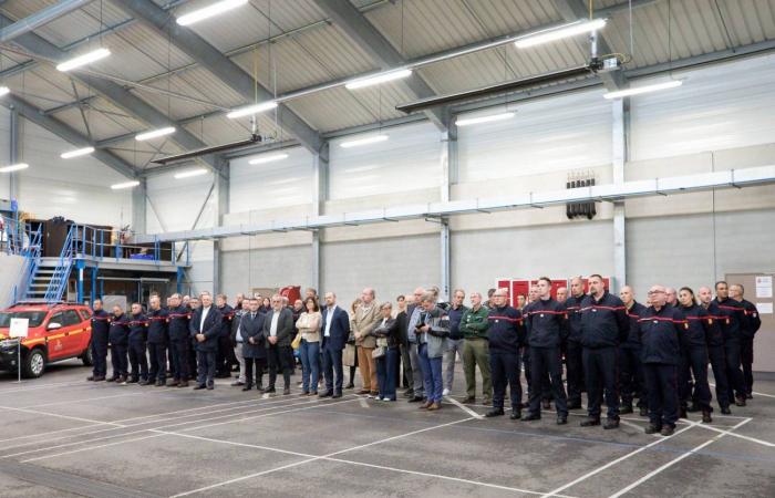 Las autoridades felicitan a los bomberos que partieron como refuerzo nacional