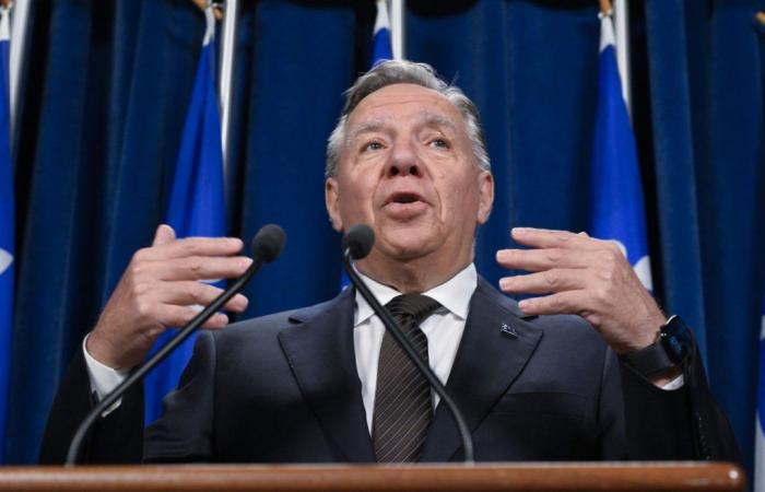 François Legault cree que el gobierno federal debe hacer obligatoria la reubicación de los solicitantes de asilo