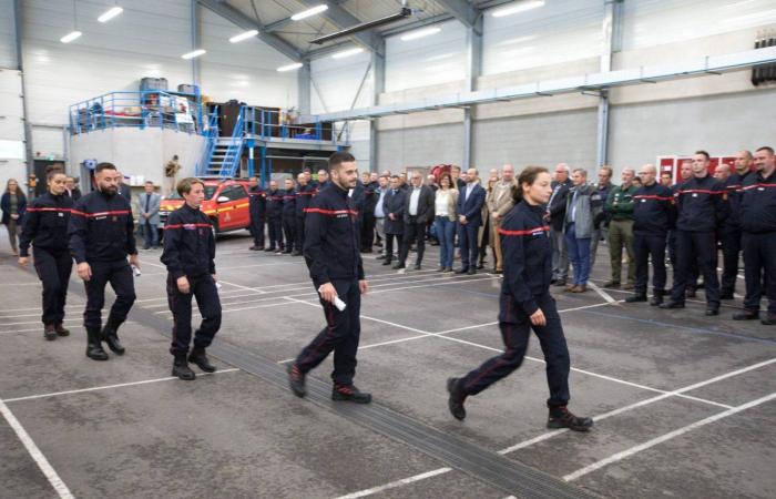 Las autoridades felicitan a los bomberos que partieron como refuerzo nacional