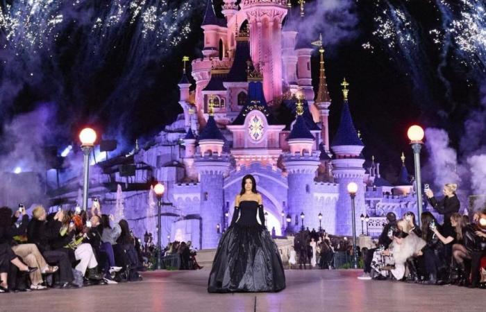 En el desfile de Coperni en Disneyland, Kylie Jenner cerró el desfile