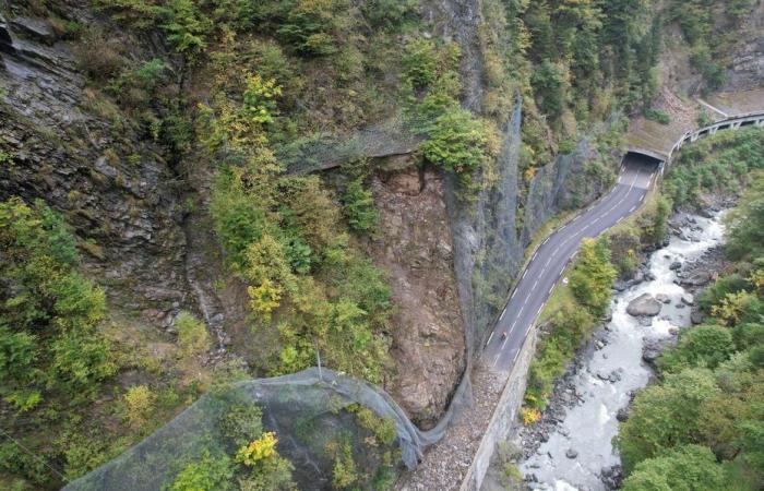 La reapertura de la carretera se pospone un mes.