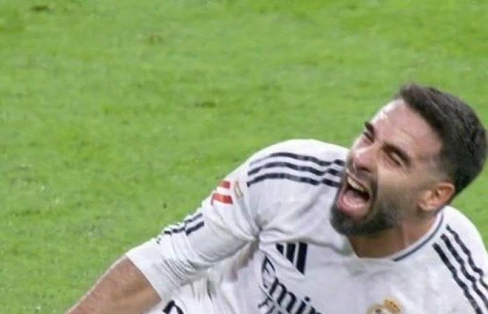 Las terribles imágenes de Carvajal, que sale en camilla llorando frente al Villareal (fotos)