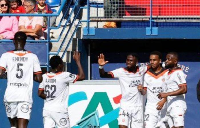 Lorient gana en Caen y sigue al Paris FC