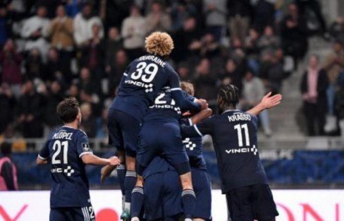 El Paris FC líder en solitario, Dunkerque derroca al Troyes