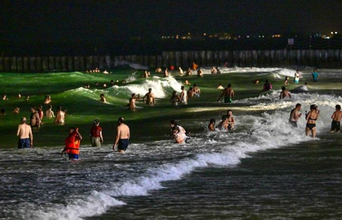 Ante el aumento de las temperaturas, vamos a la playa de noche