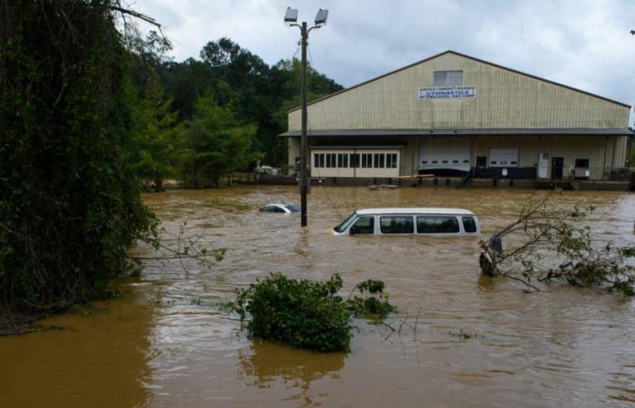 Más de 120 muertos en todo el sureste; Carolina del Norte azotada por una tormenta