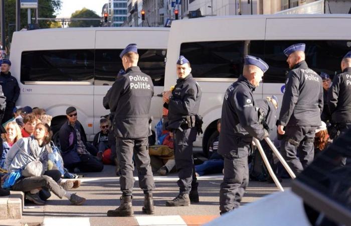 Greta Thunberg arrestada en Bruselas durante una protesta contra los subsidios a los combustibles fósiles