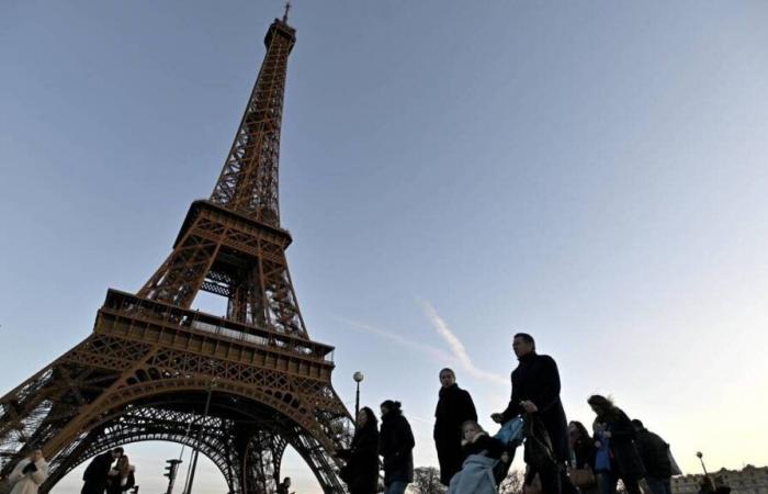 La Torre Eiffel se oscurecerá este lunes por la noche para “honrar la memoria de las víctimas”