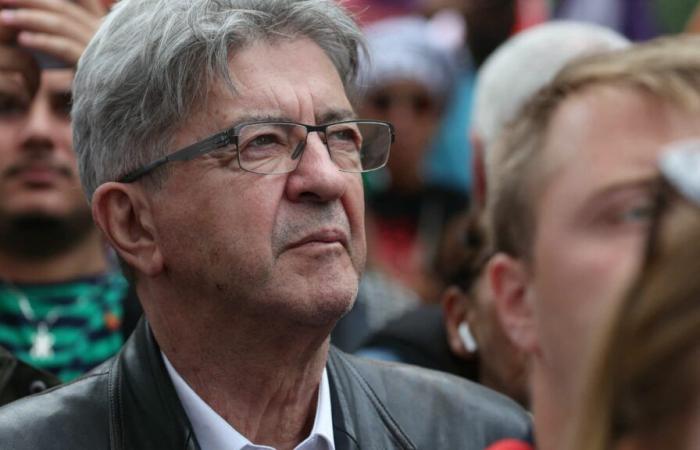 Mélenchon criticado por Hollande y Glucksmann tras su llamamiento a “poner banderas palestinas en todas partes”