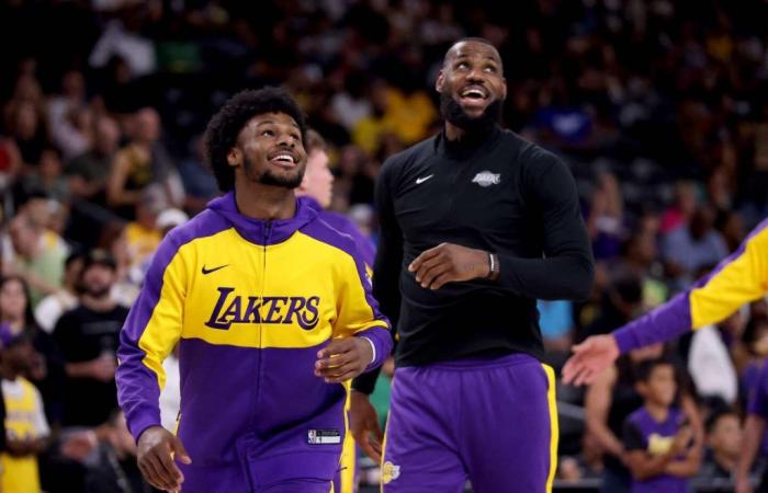 LeBron James y su hijo Bronny juegan su primer partido juntos con Los Angeles Lakers