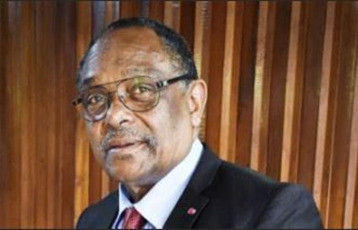 Camerún: el ministro Grégoire Owona niega la muerte del presidente Paul Biya