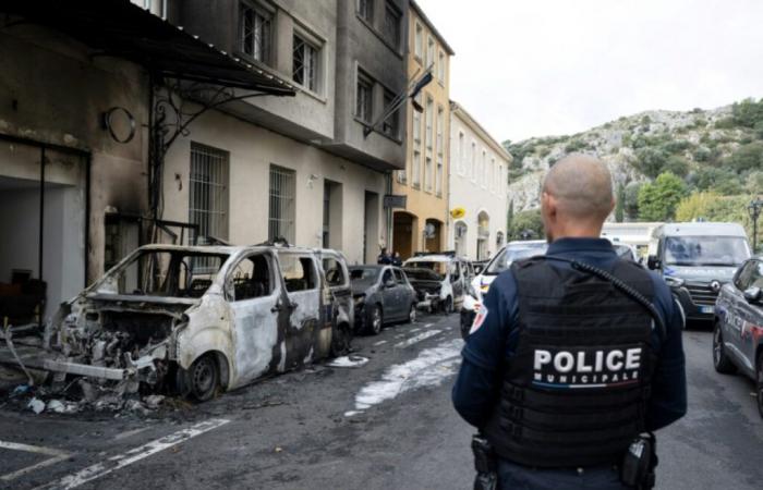 CRS 81 en Cavaillon tras el incendio de cuatro coches de policía – 10/09/2024 a las 16:52