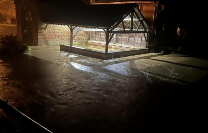 el centro de la ciudad de Signy-l’Abbaye inundado