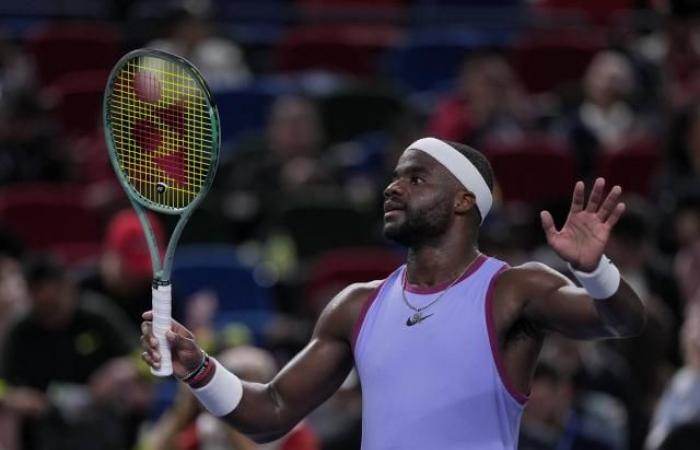 Frances Tiafoe se disculpa con el árbitro insultado tras la derrota ante Safiullin